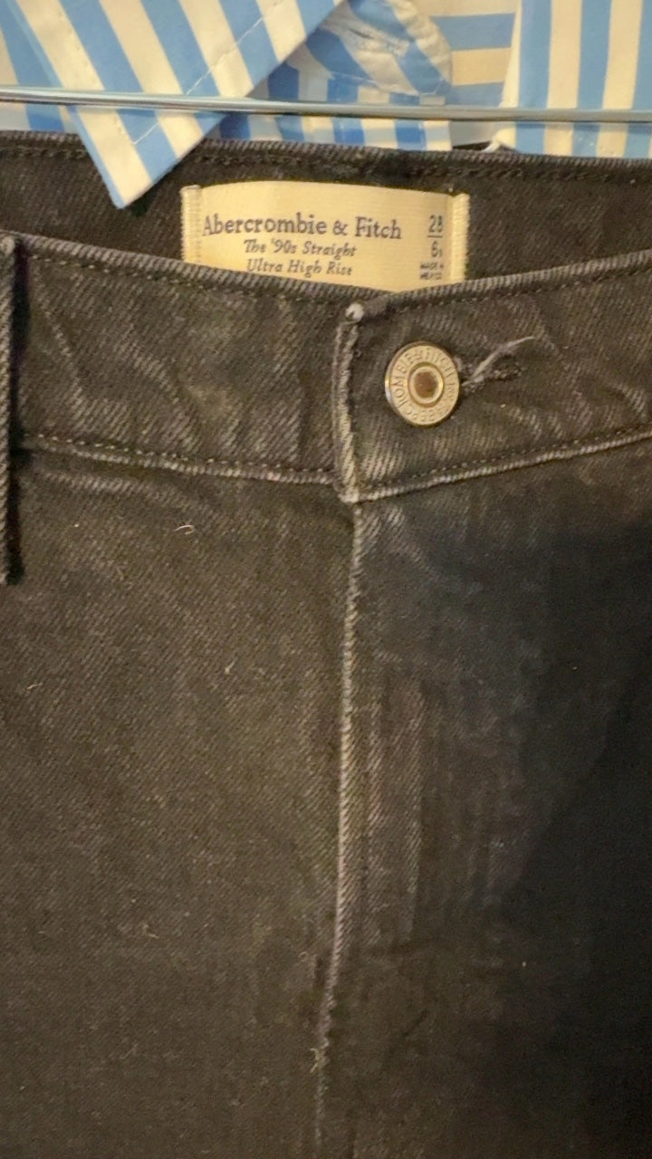 Abercrombie & Fitch 90s Straight Jeans in Black / Size: 28/6