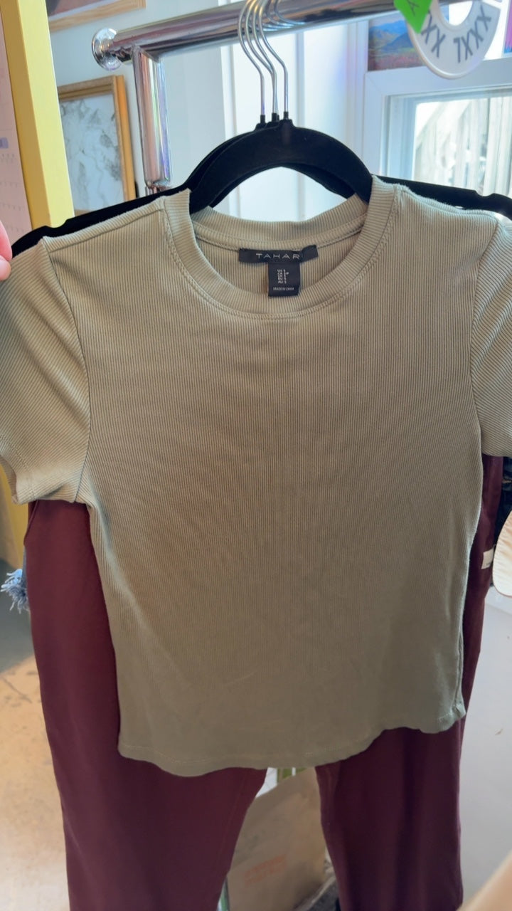 Tahari Ribbed T Shirt / Size: S