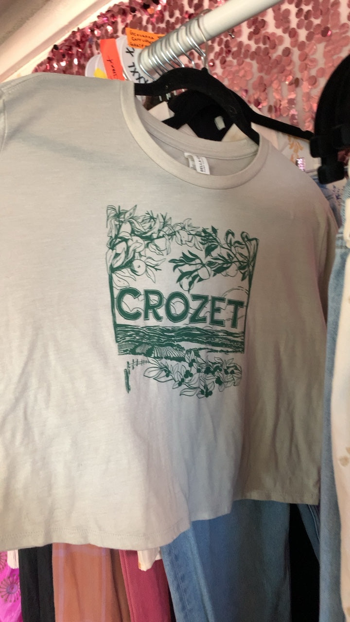 Crop tshirt / Size: L