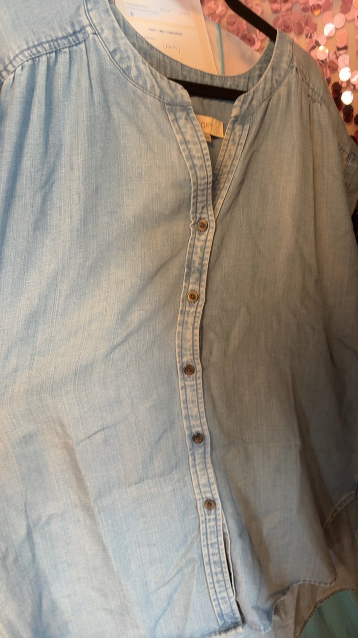 LOFT Cap Sleeve Chambray Shirt / Size: M