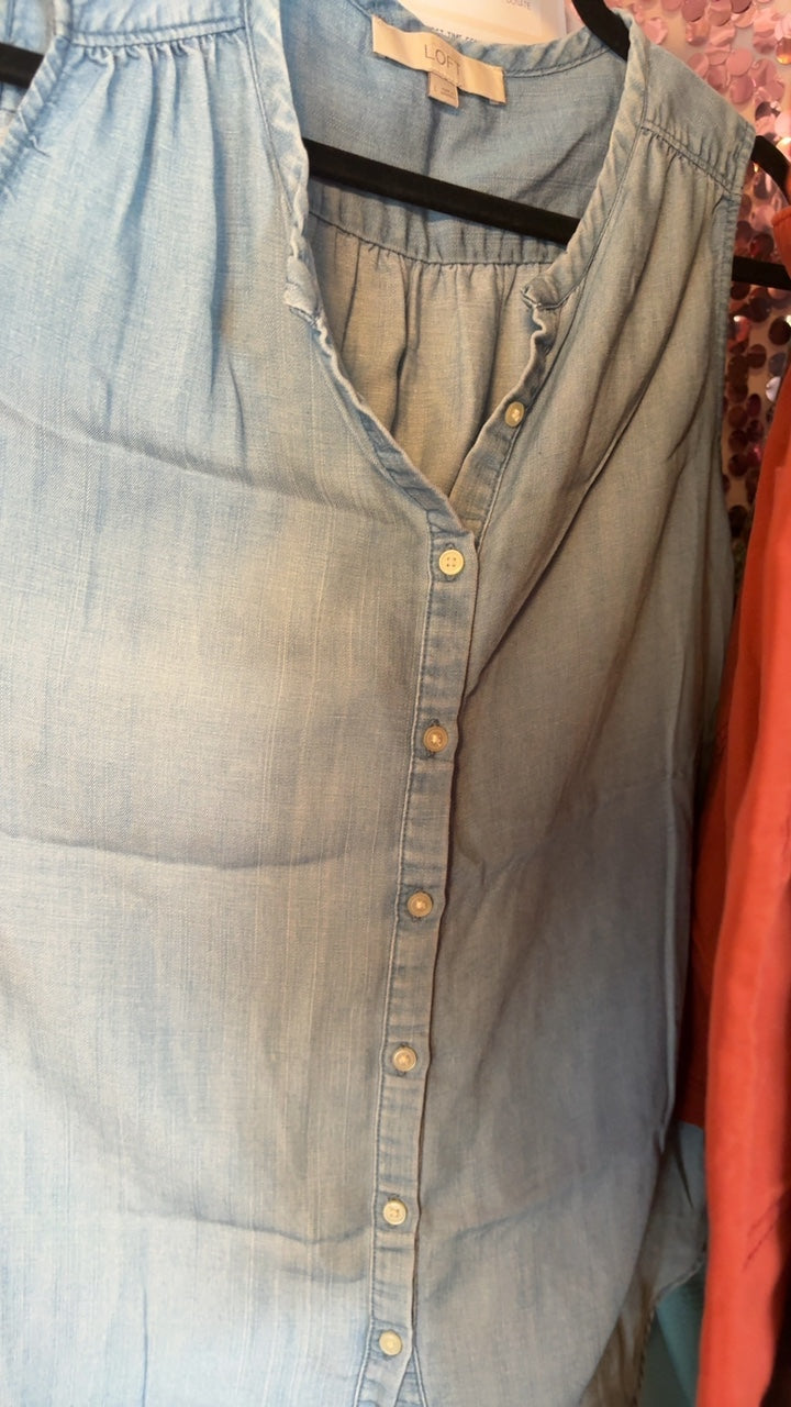 LOFT Sleeveless Chambray Button Up Shirt / Size: L