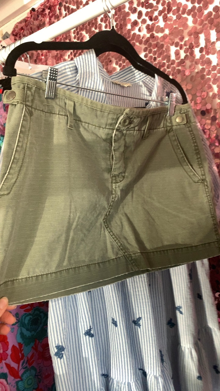 American Eagle army green Skirt / Size: 8