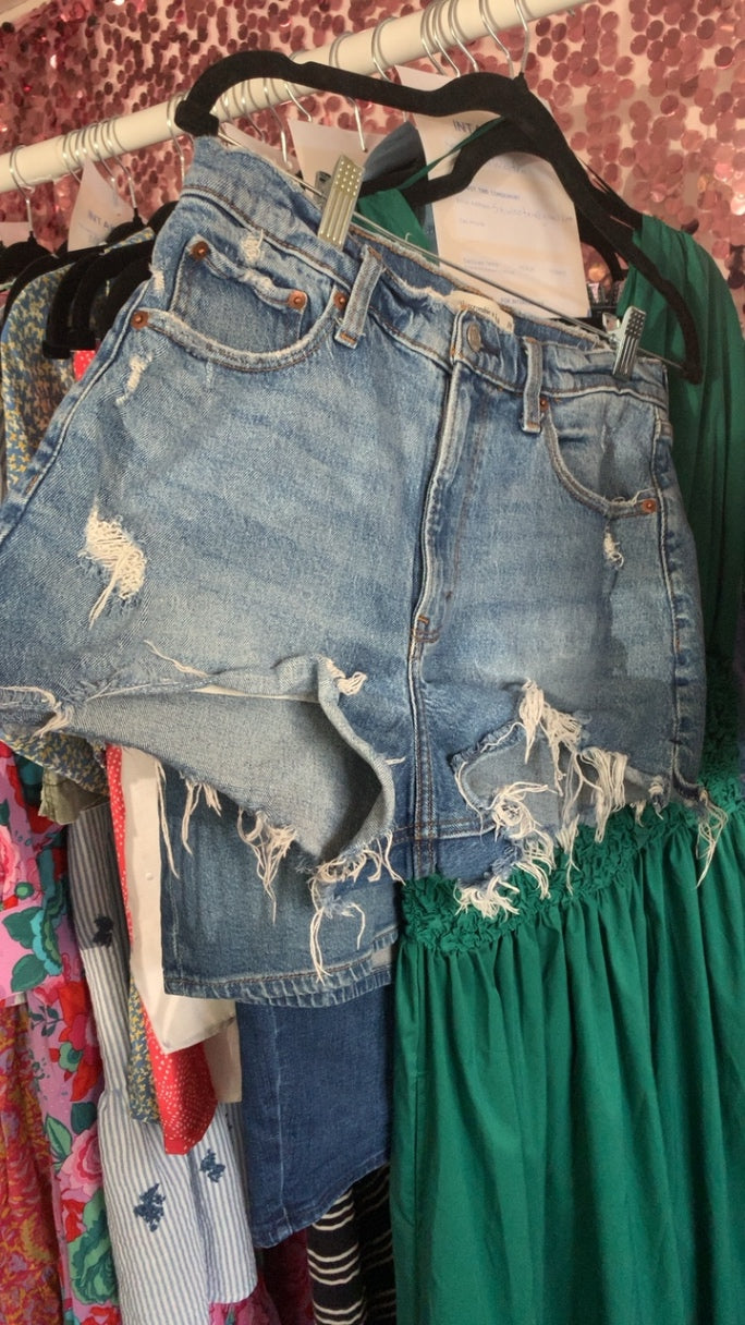 Abercrombie & Fitch high rise Denim shorts / Size: 28/6