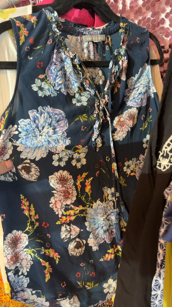 Daniel Rainn Sleeveless Floral Shirt / Size: PXS
