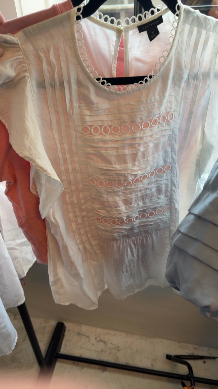 ANN TAYLOR Flutter Sleeve Shirt / Size: XS