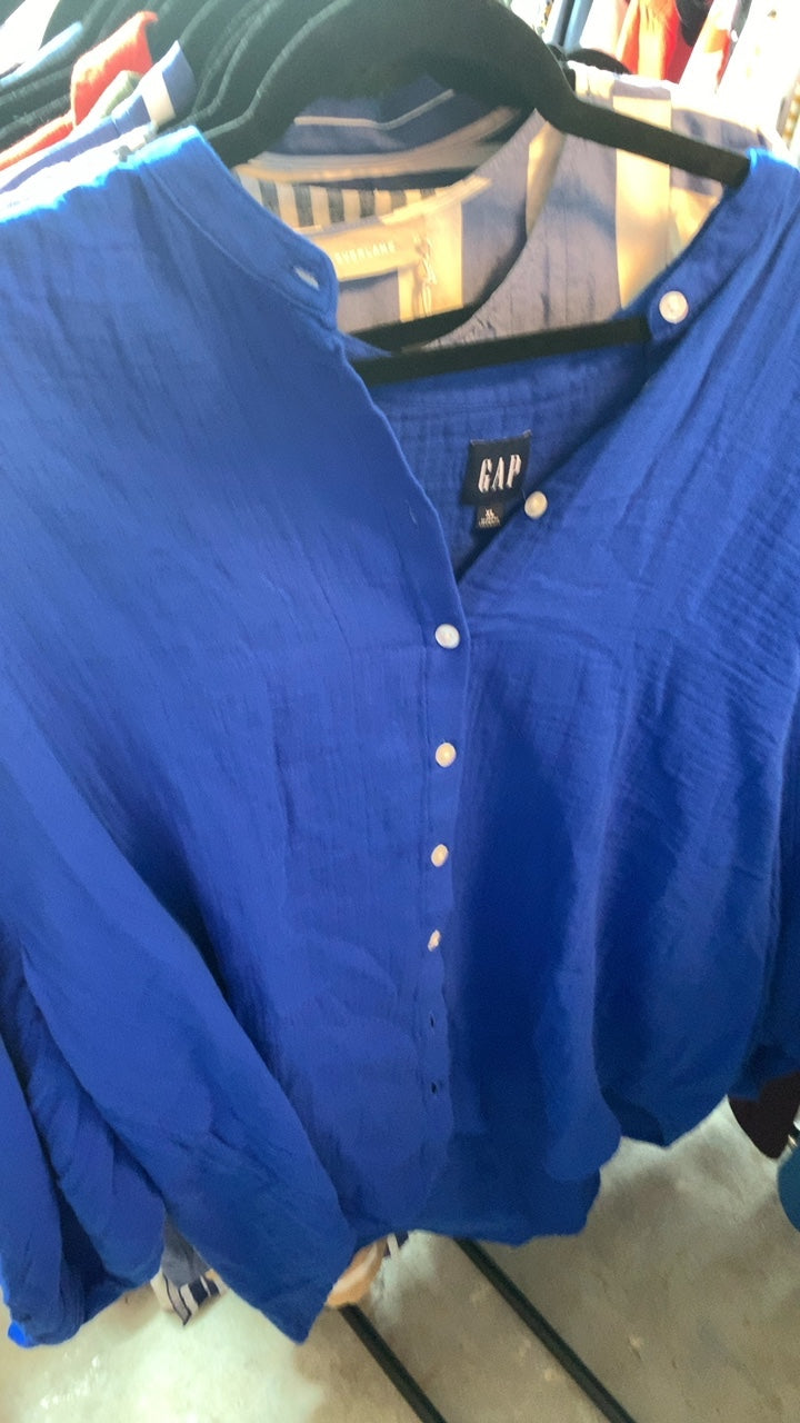 GAP Blue Shirt / Size: XL