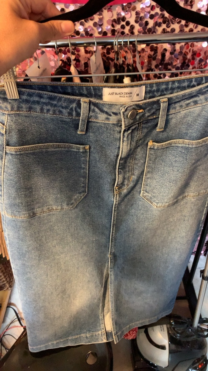 Just Black Denim Skirt / Size: 8/M