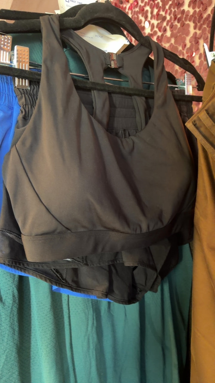Athleta Sports Bra / Size: M
