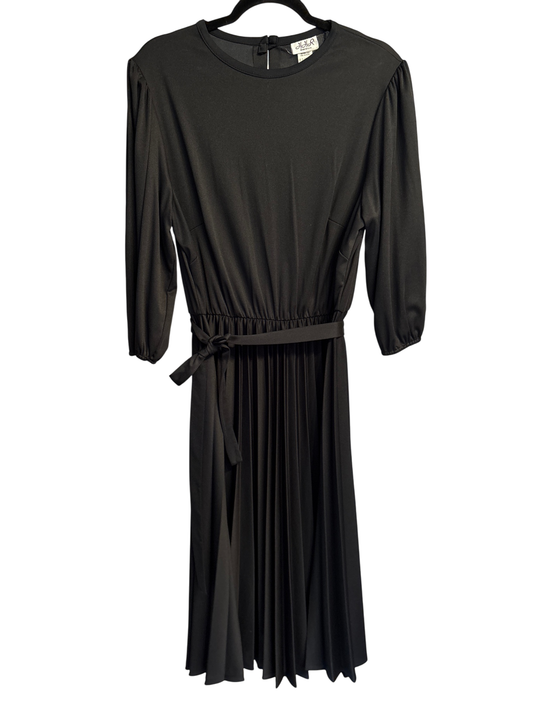 HHR Quarter Sleeve Pleated Skirt Dress in Black - Vintage