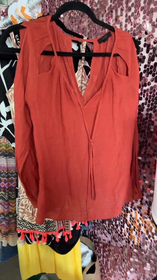 Edge Cutout Shirt / Size: M