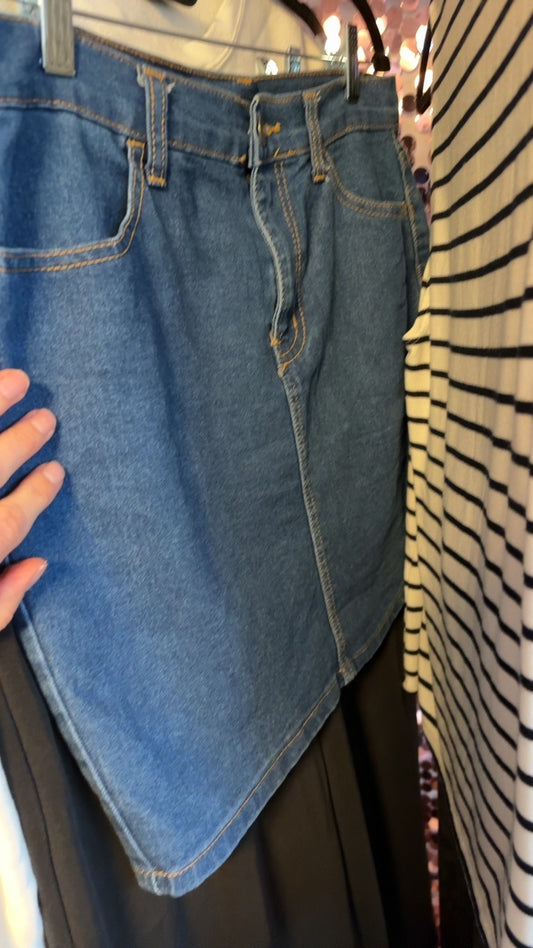 Forever21 Mini Skirt / Size: M