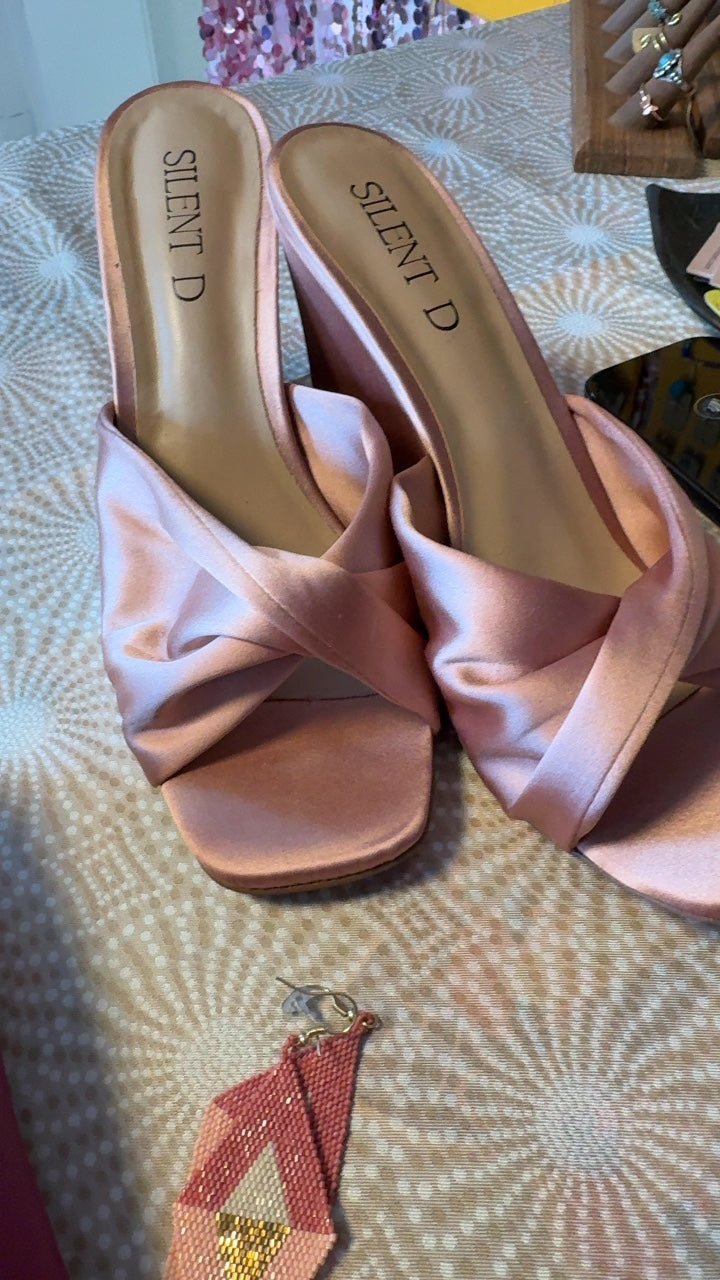 Silent D Shoes / Size: 40/8.5