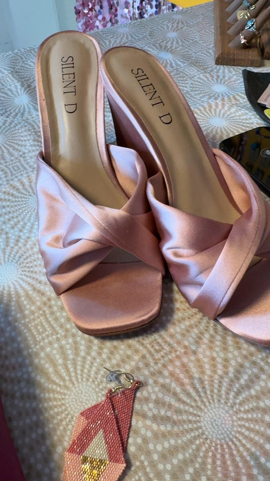 Silent D Shoes / Size: 40/8.5