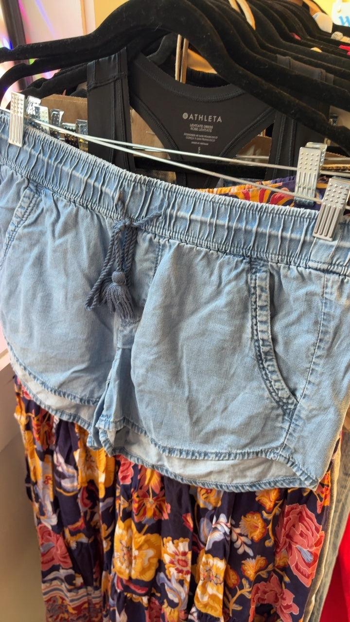 LOFT Chambray Shorts / Size: S