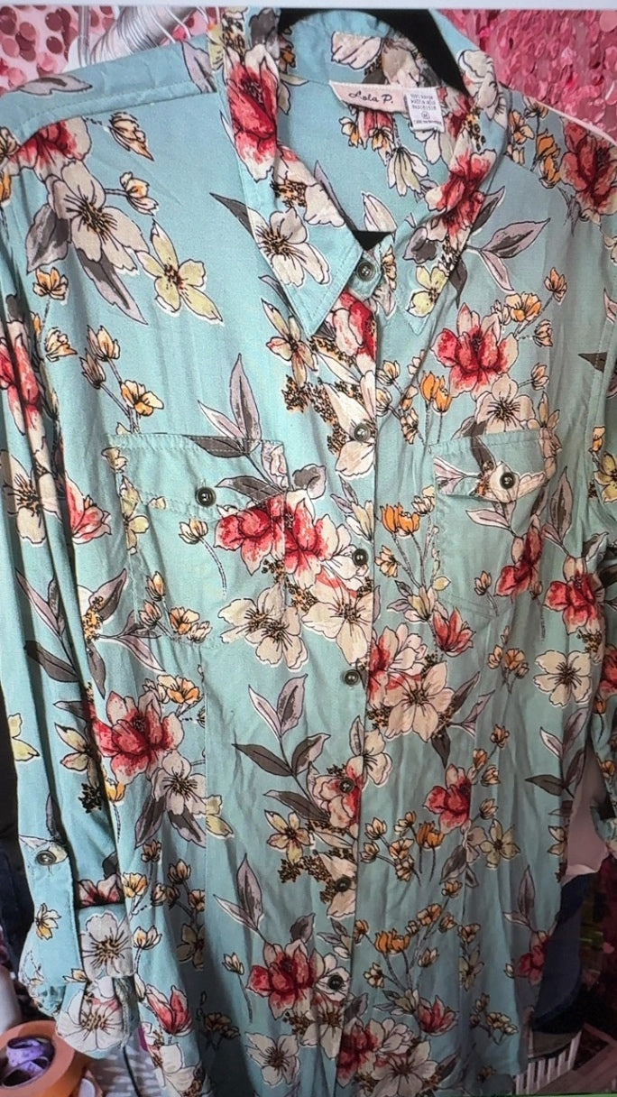 Lola P Shirt / Size: M