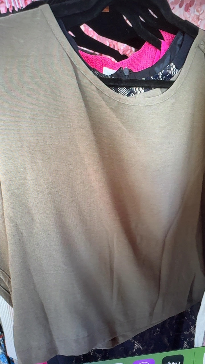 Adrianna Papéll Shirt / Size: XL