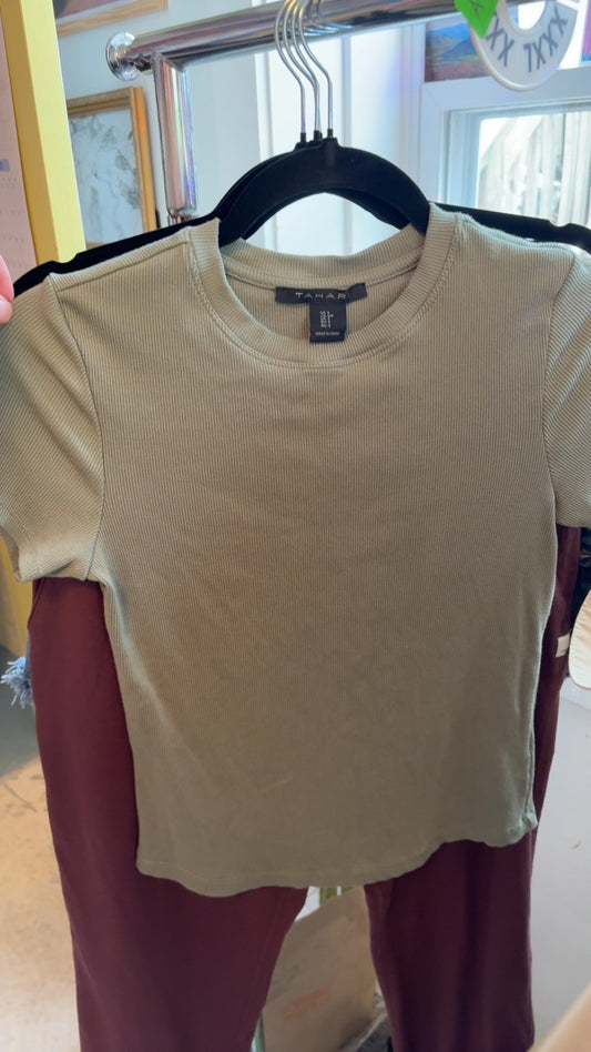Tahari Ribbed T Shirt / Size: S