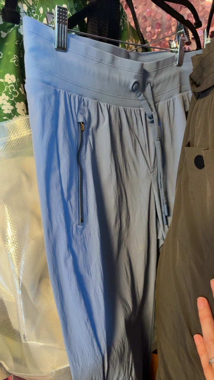 Athleta Joggers in Periwinkle / Size: 10/M