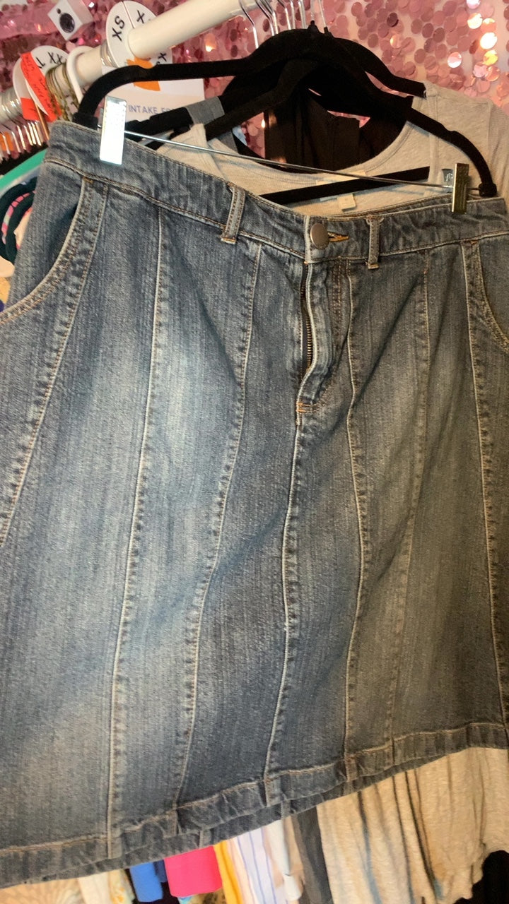 Venezia Denim skirt / Size: 18/XL