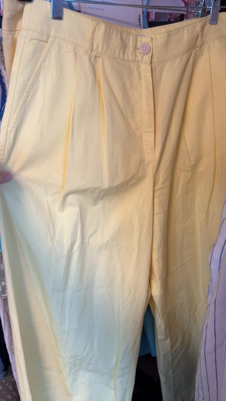 LOFT Wide Legged Chino Pants in Yellow / Size: 8/M