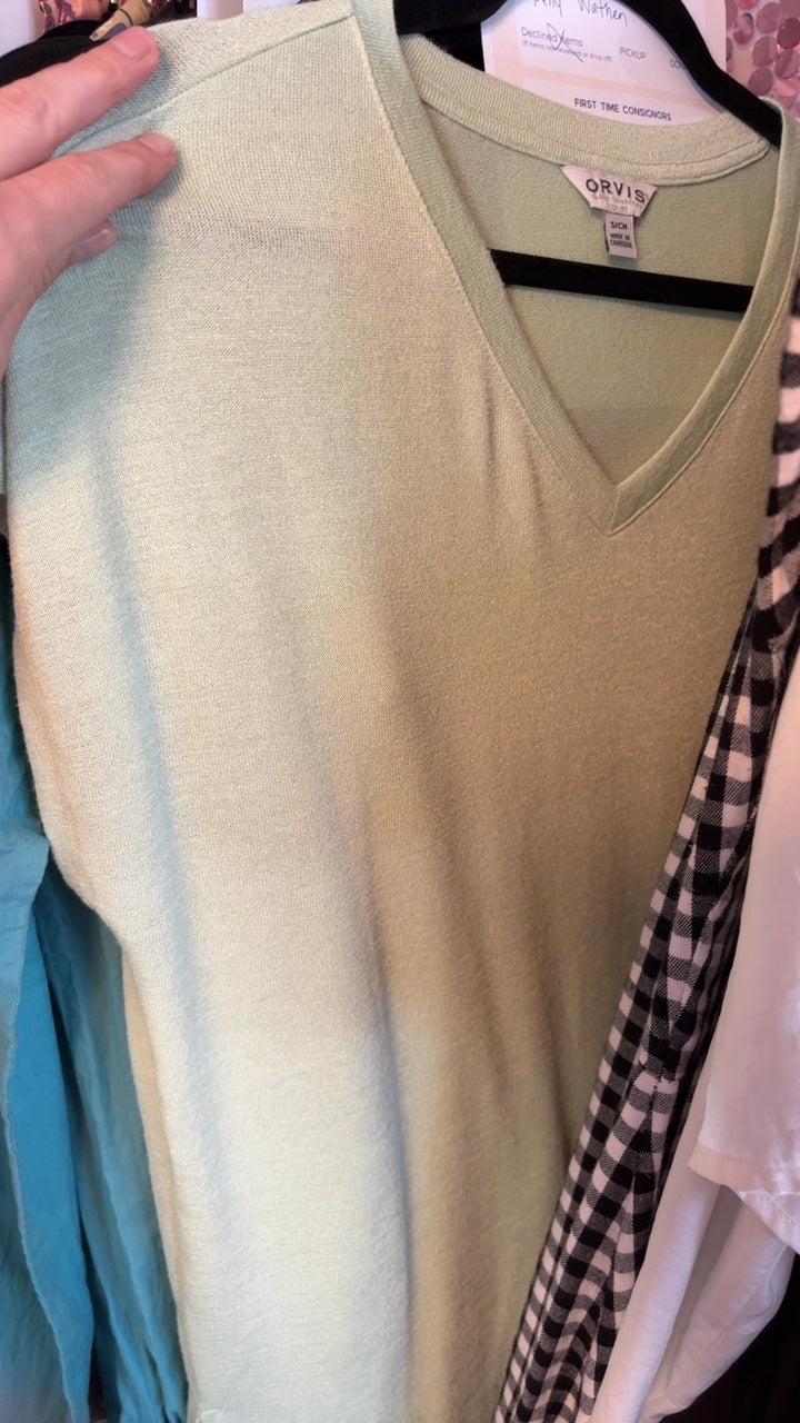Orvis V Neck Shirt in Mint / Size: S