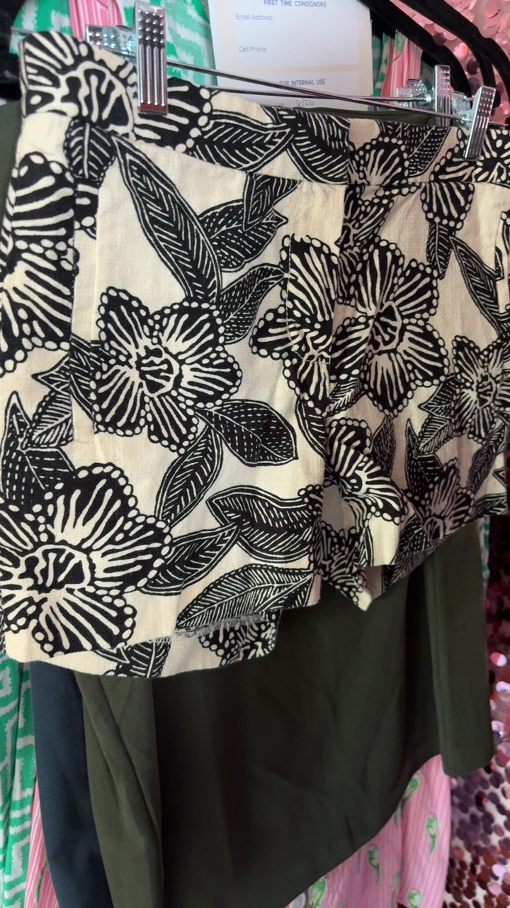 J. Crew Black and White Shorts AS IS / Size: 4/S
