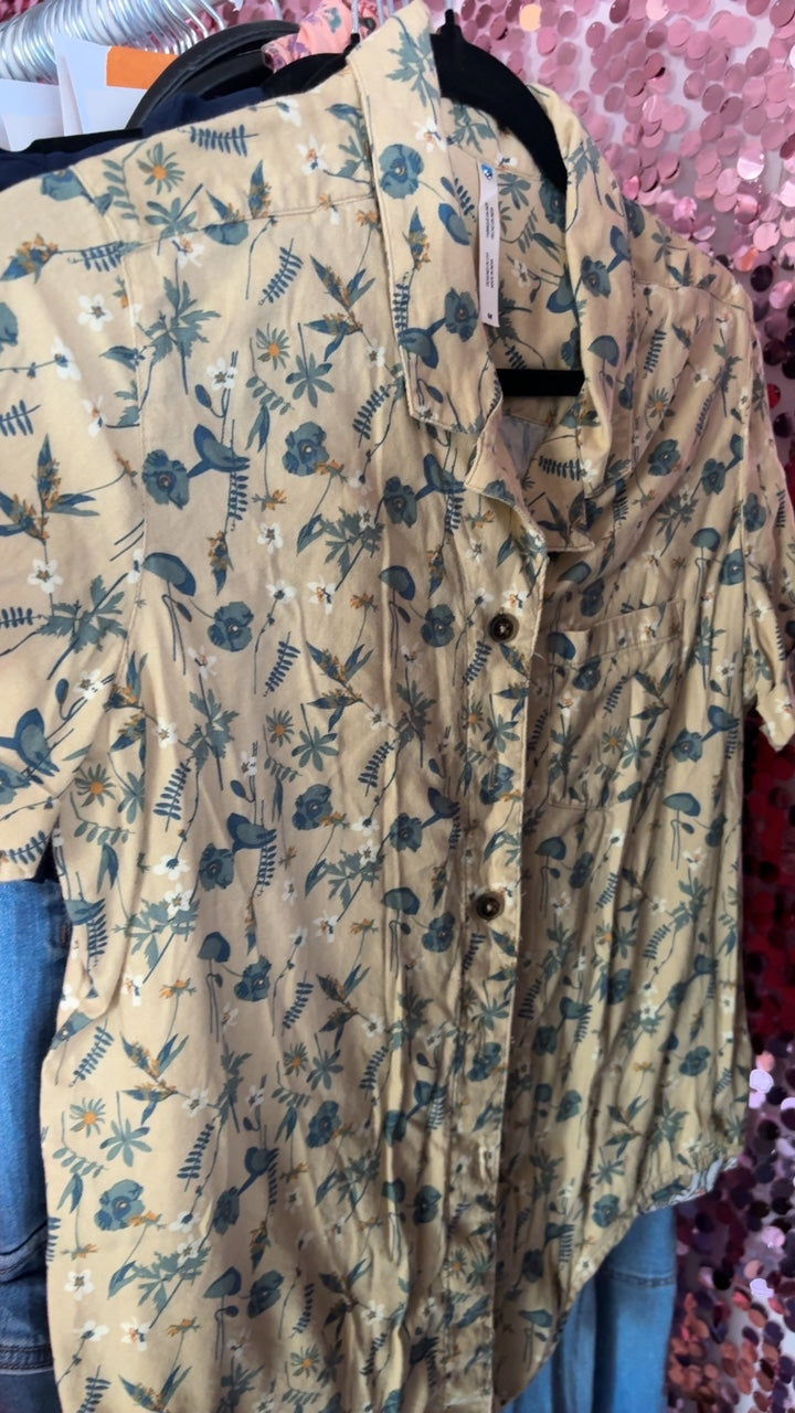 Kuhl Button Up Floral Shirt / Size: M