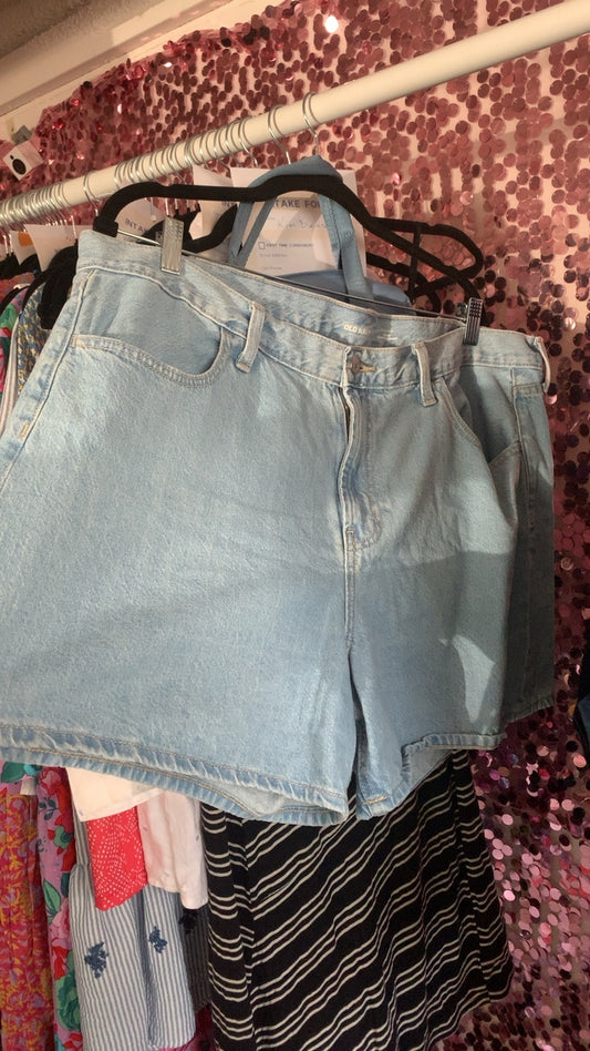 Old Navy wow baggy Denim shorts / Size: 18