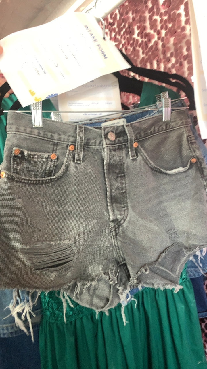 Levi Strauss Denim 501 shorts / Size: 27