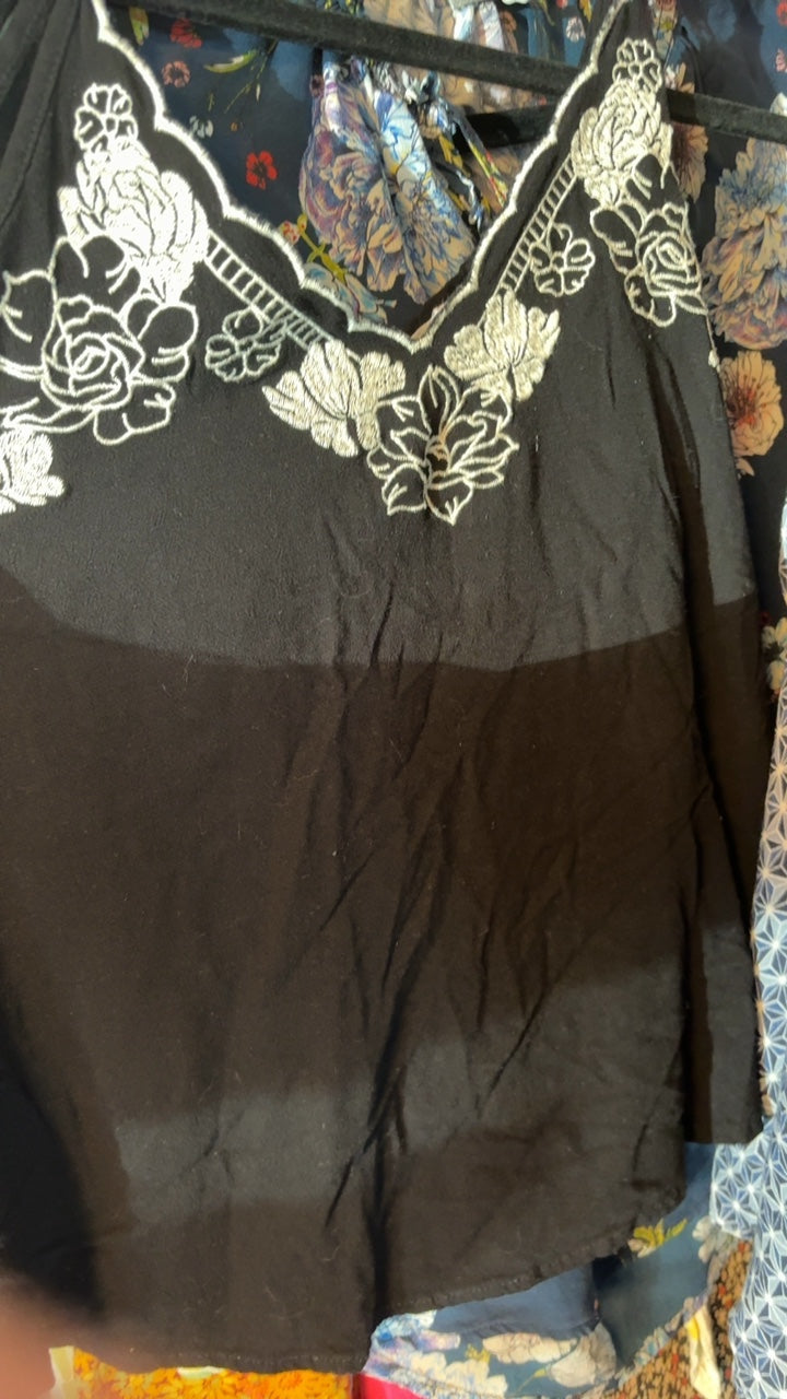 Eyeshadow Embroidered Tank / Size: S