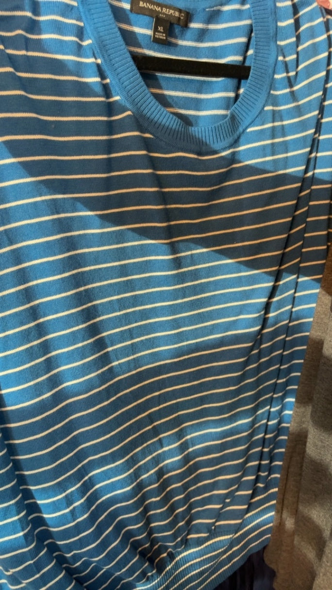Banana Republic Cap Sleeve Knit Shirt / Size: XL