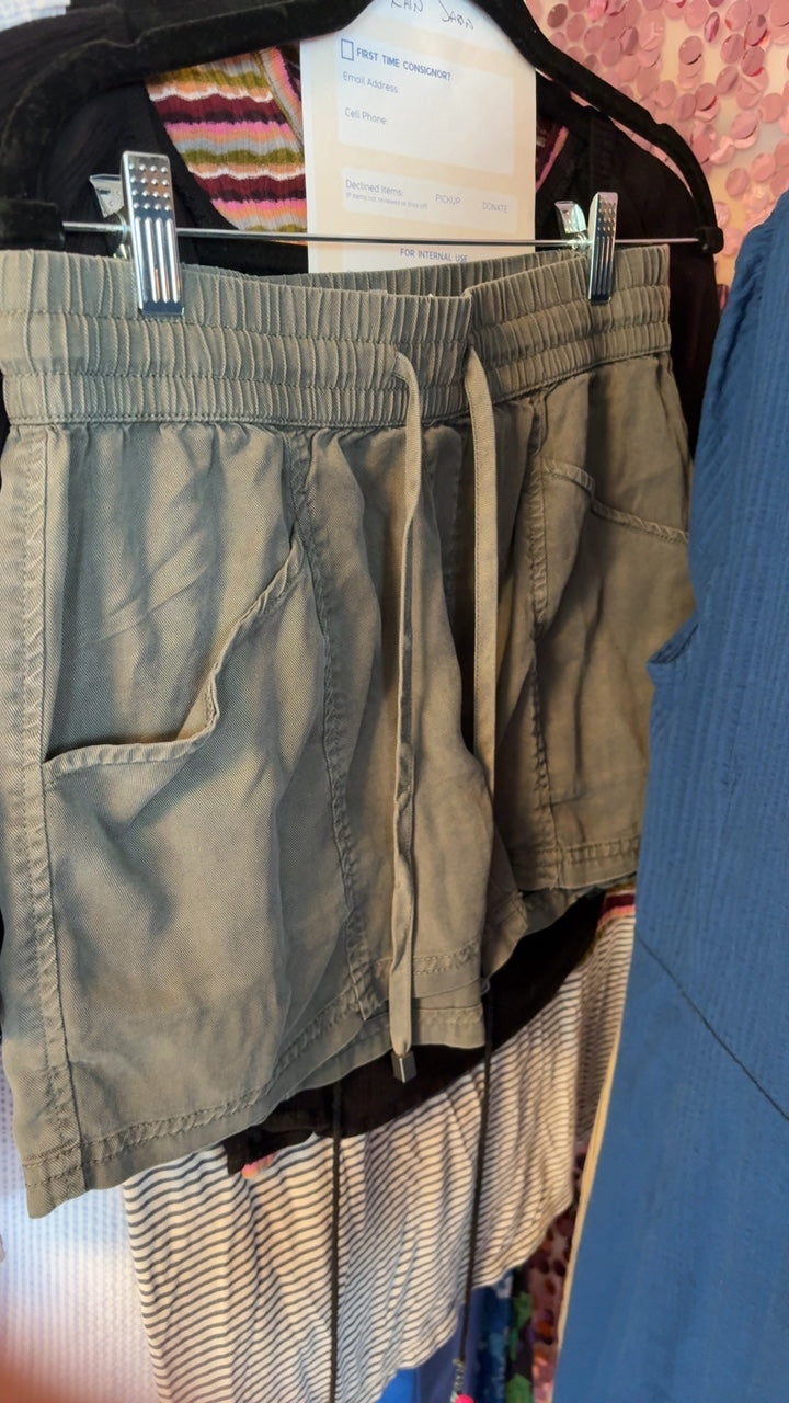C&C Pull On Shorts / Size: S