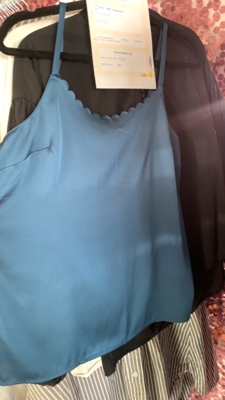 LOFT scalloped neck Tank Top / Size: S