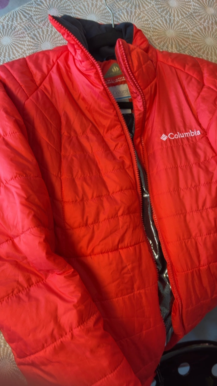 Columbia Down Jacket in Bright Red / Size: S