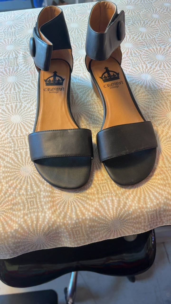 Crown Vintage Shoes / Size: 9