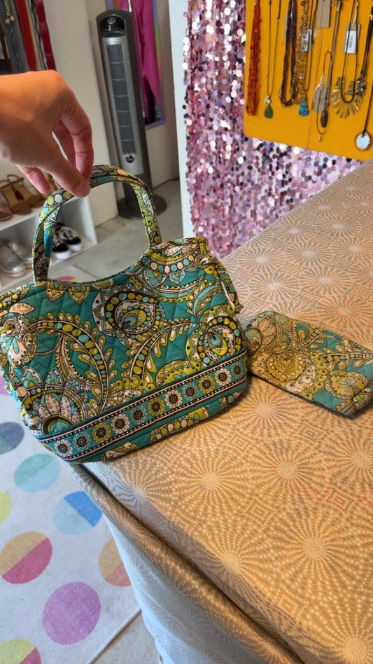 Vera Bradley Sherry Handbag and Wristlet in Peacock Paisley / Size: