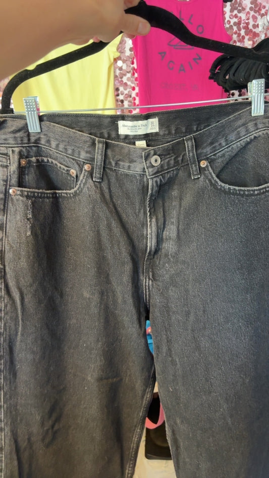 Abercrombie & Fitch Slouchy Jeans NWT / Size: 14/32/L