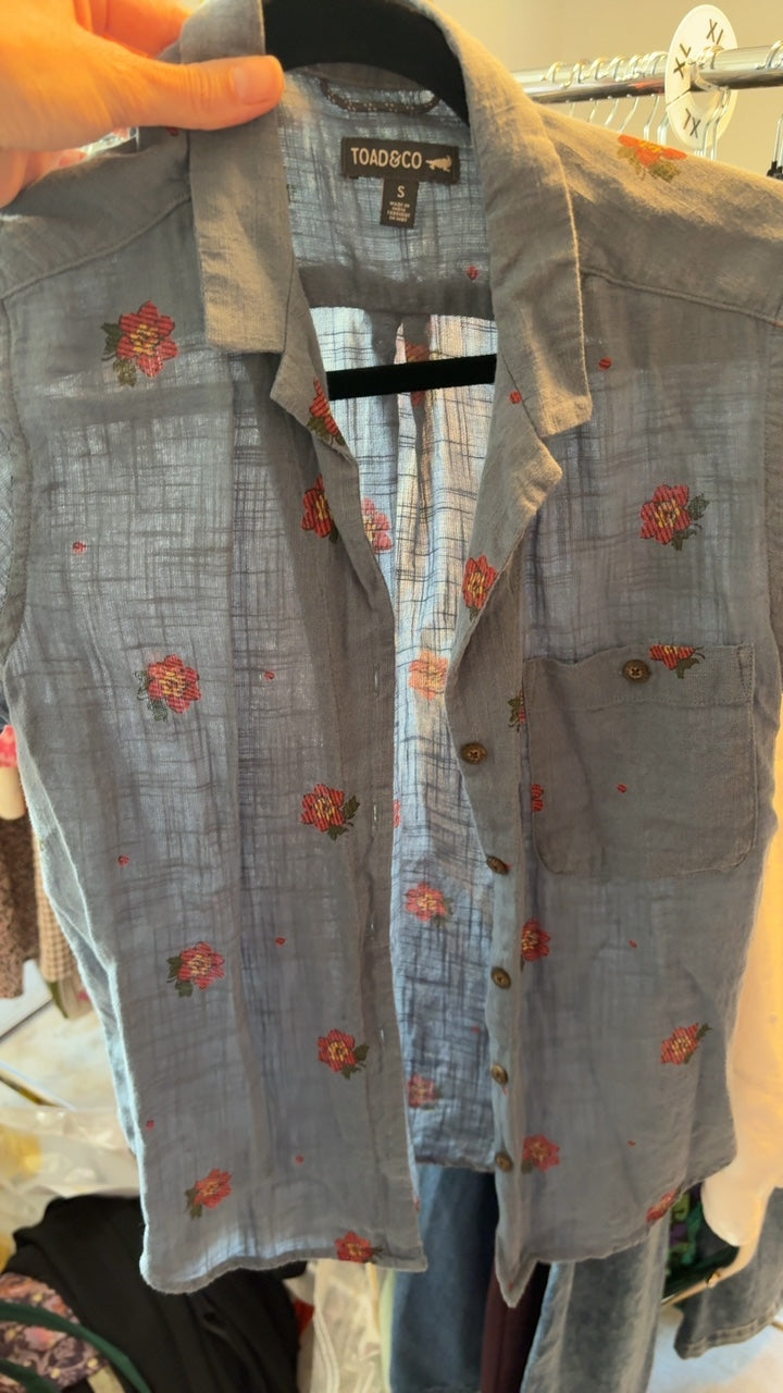 Toad & Co Button Up Floral Shirt / Size: S