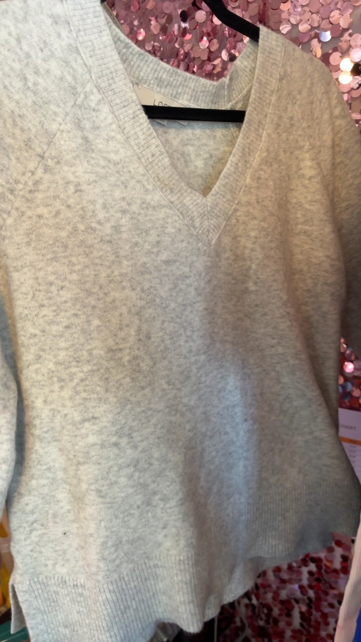 LOFT V Neck Sweater in Grey / Size: S