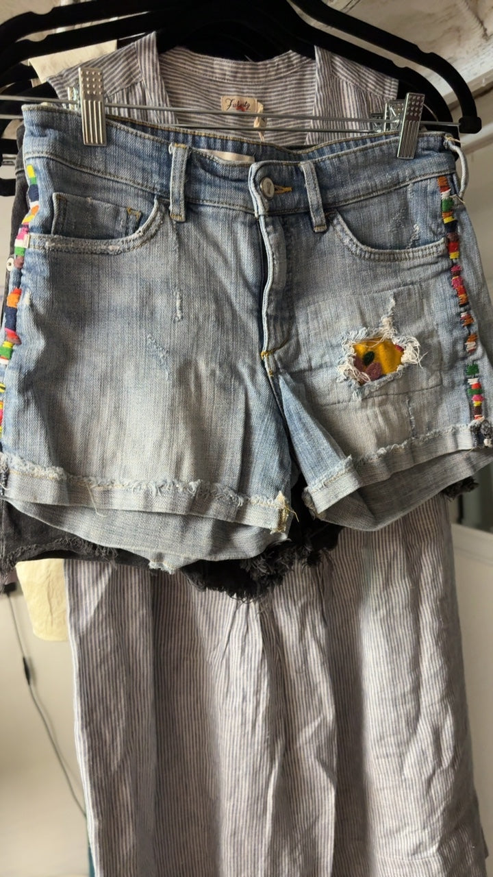 Pilcro by Anthropologie Shorts / Size: M