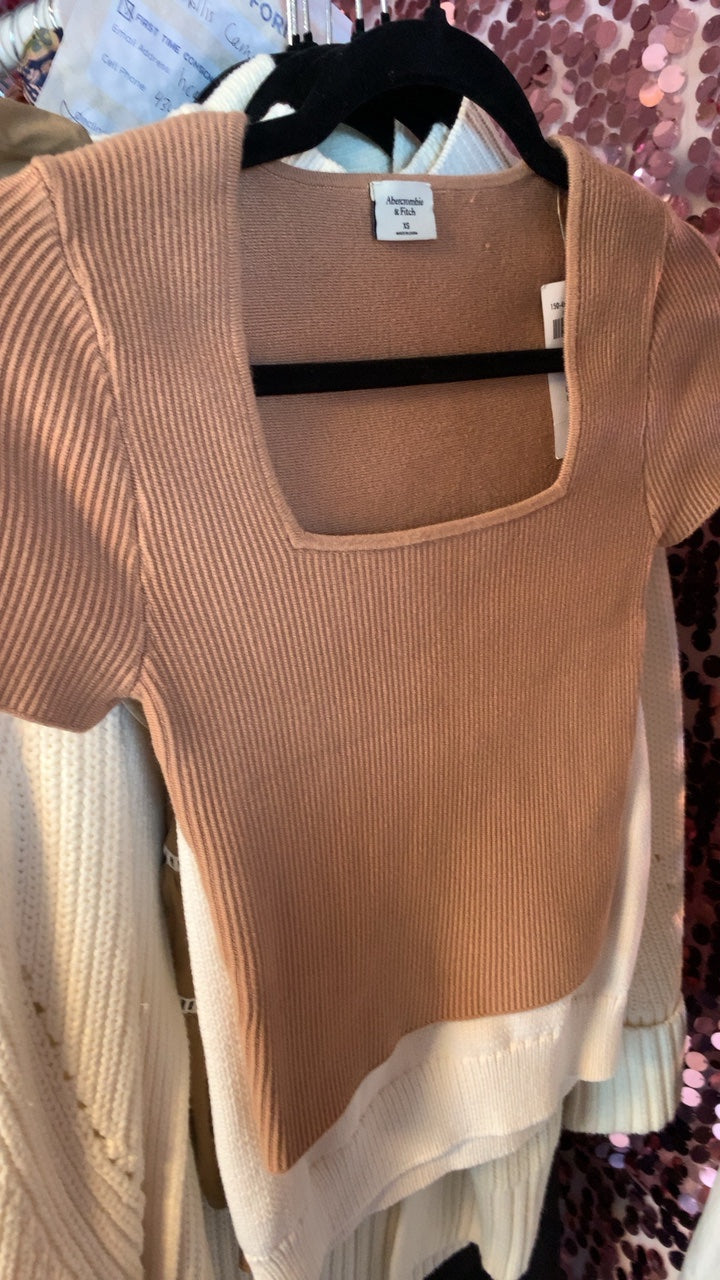 Abercrombie & Fitch Cropped Shirt / Size: XS