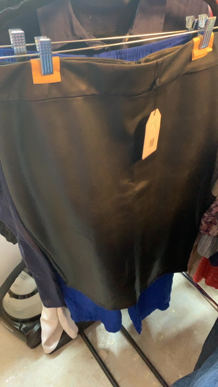 Universal Standard Black Pencil Skirt / Size: 14/L