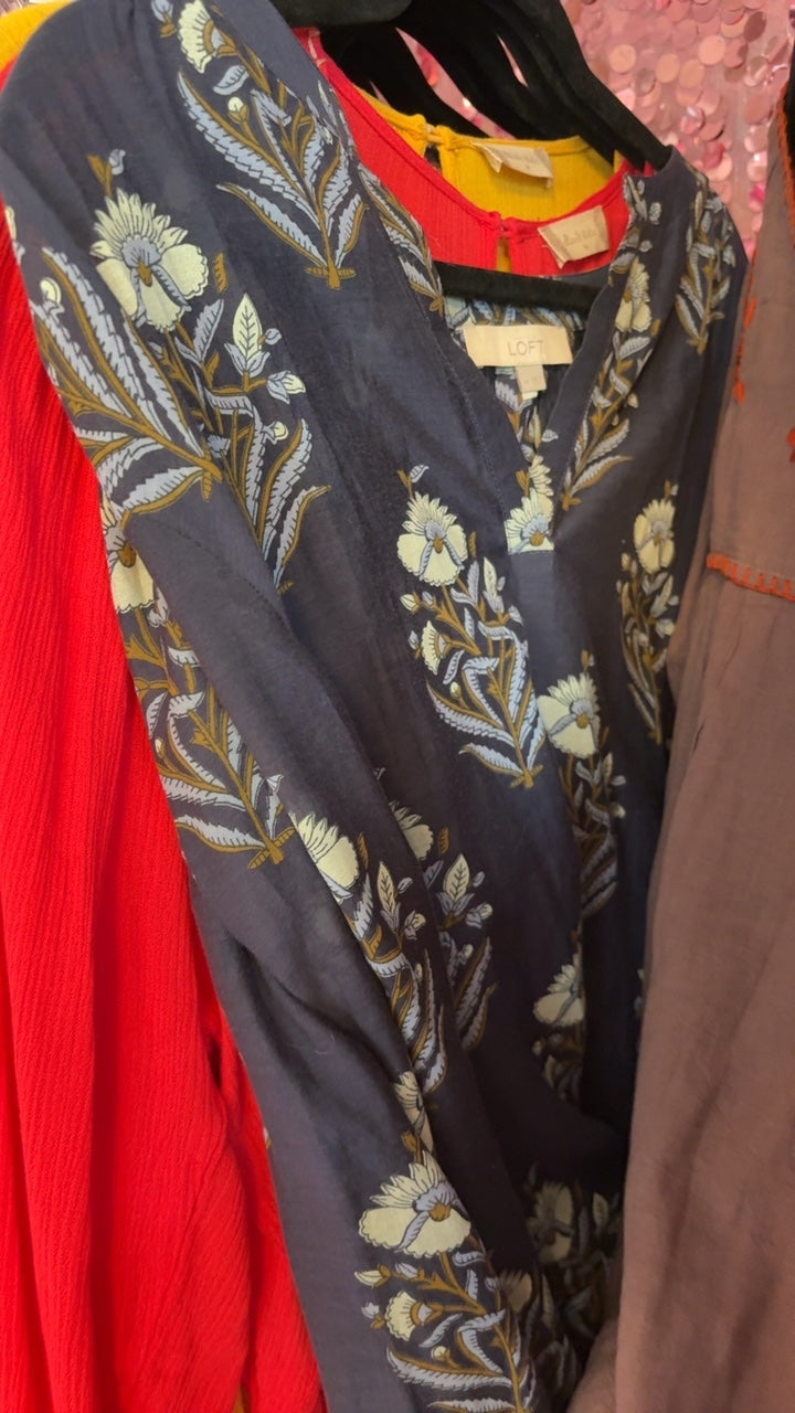 LOFT Floral Lightweight Shirt / Size: M