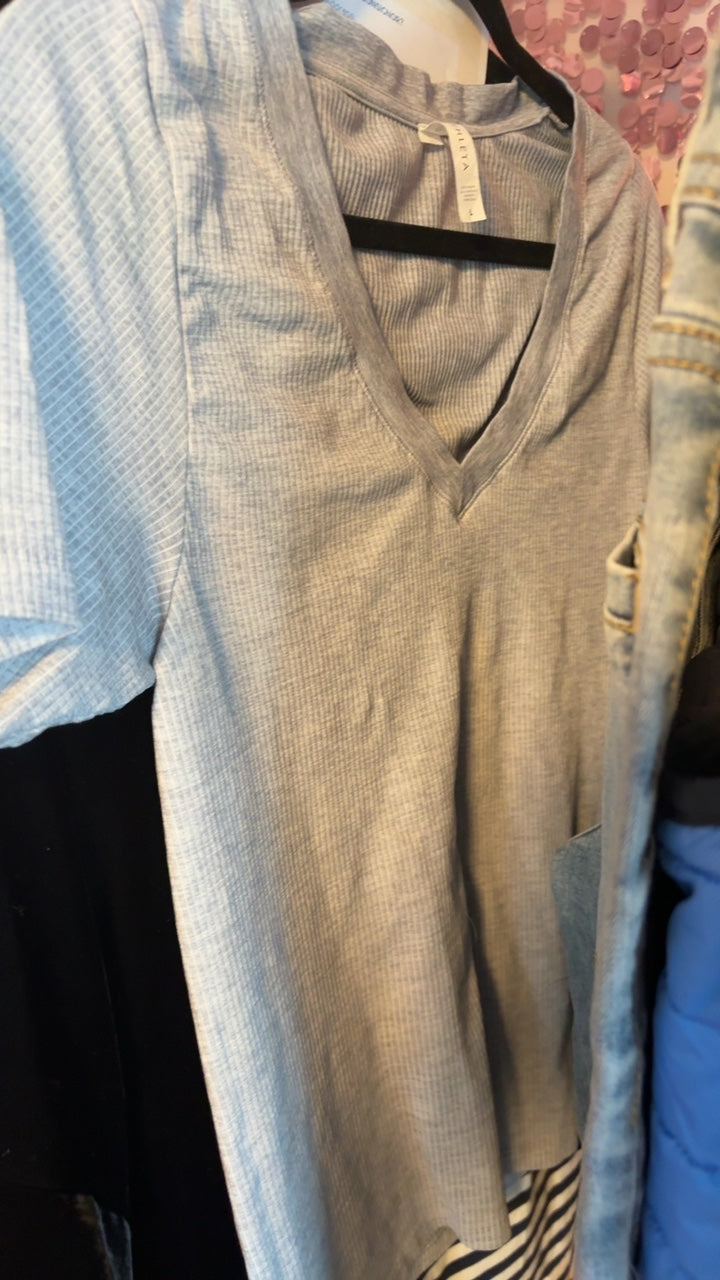 Athleta Ribbed V Neck Tee / Size: L
