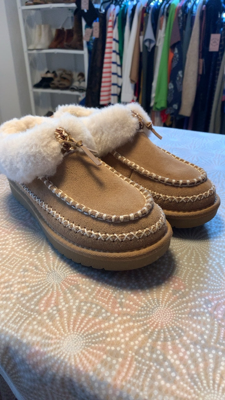 Grey Stone Shoes / Size: 8