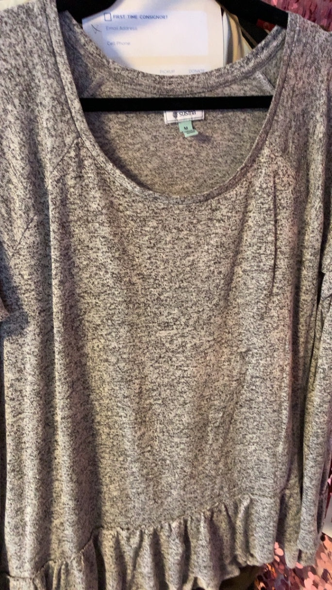 Susina Grey Shirt / Size: M
