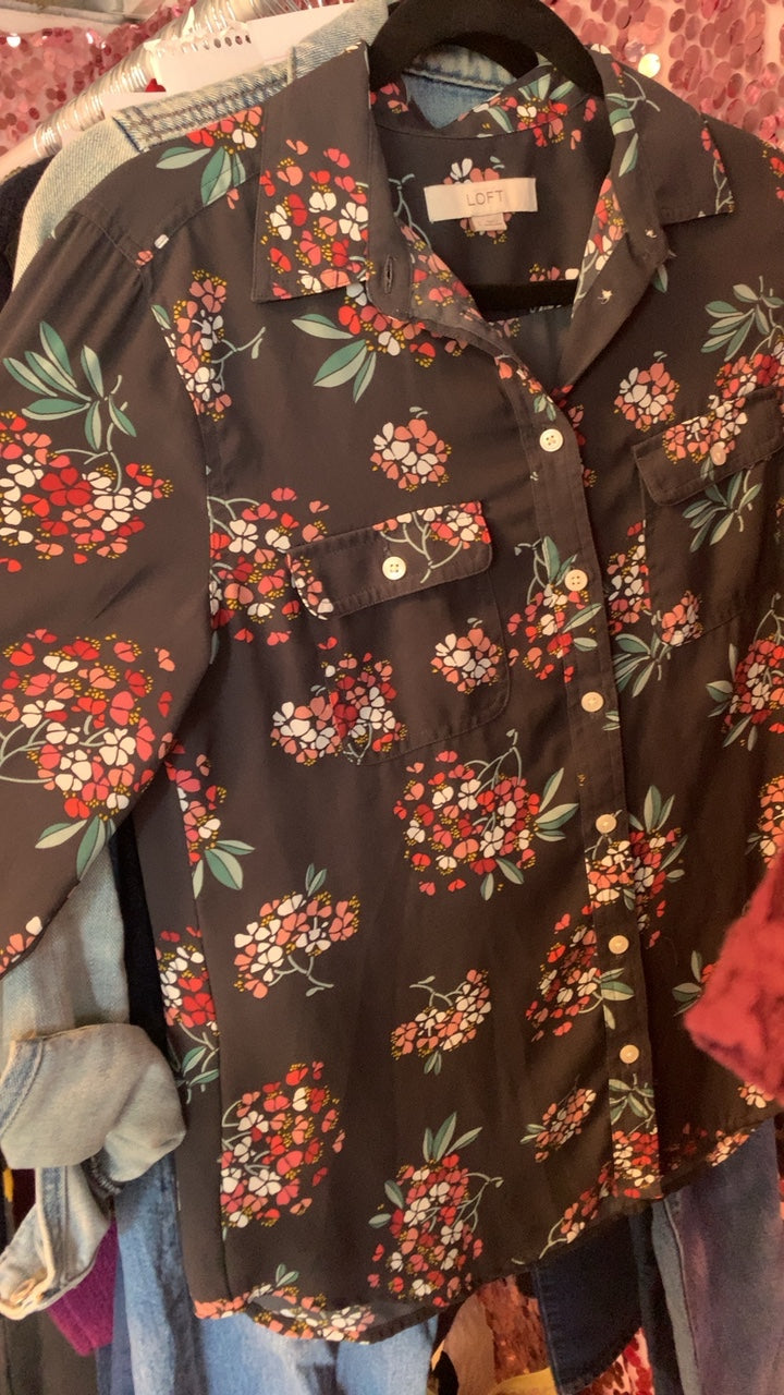 LOFT floral Button up shirt / Size: S