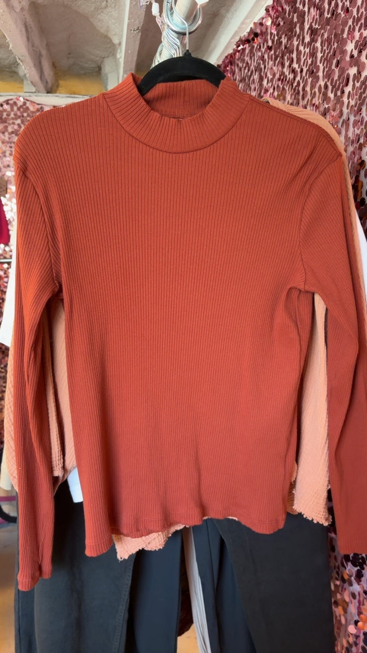 Uniqlo Mock Neck Long Sleeve / Size: L