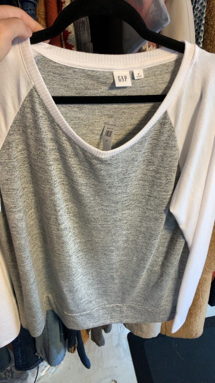 GAP NWT Sweater / Size: M