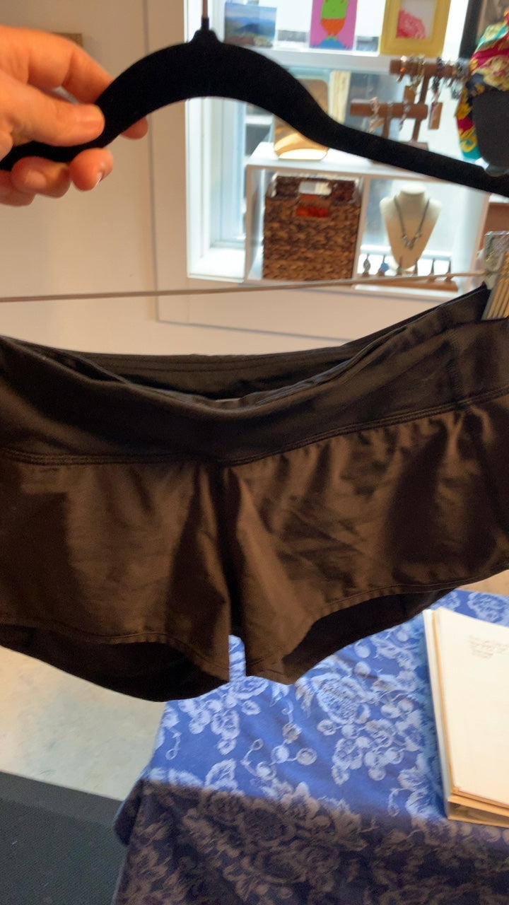 Lululemon Athletic Short / Size: 6 / M